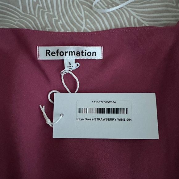Reformation Reya Dress in Strawberry Wine - Picture 5 of 8